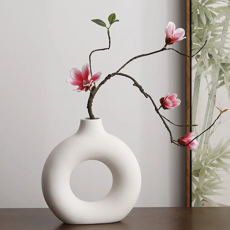 Minimalist Donut Vase – Modern Hollow Single-Flower Vase for Home & Wedding Decor